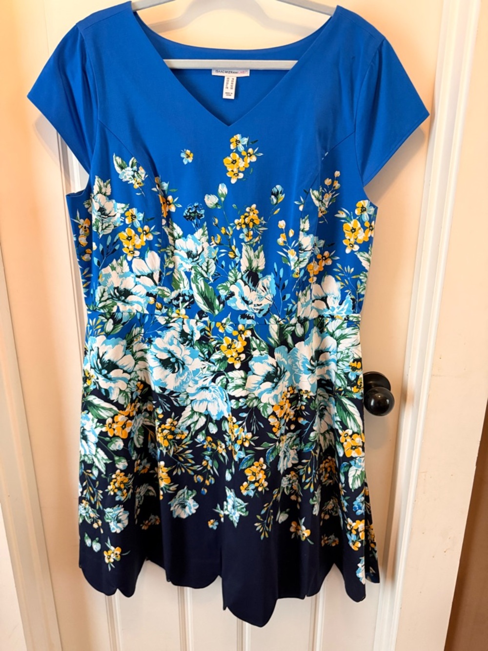 Isaac Mizrahi Bright Blue V-Neck Top - Picture 2 of 4